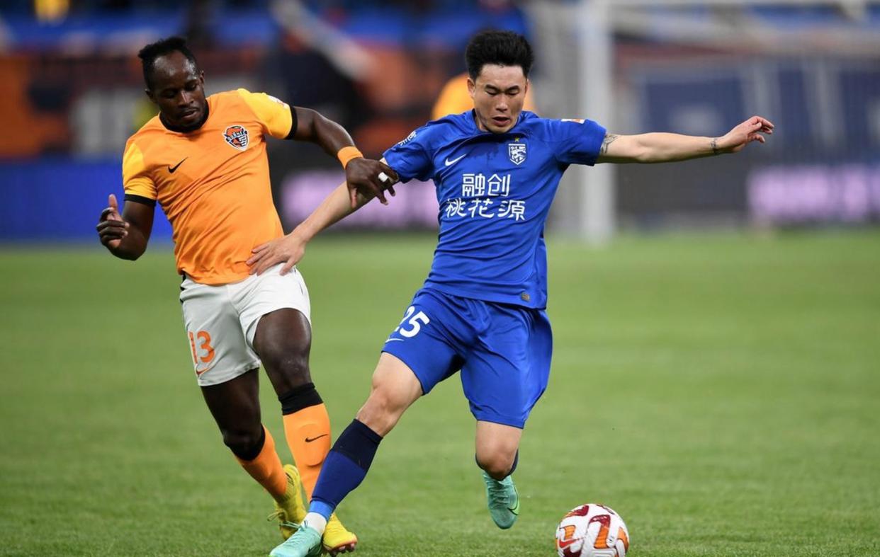 PG平台 -包含集结日武汉三镇备战意甲，战术微调细节曝光，赛场秩序良好，团队化学反应显著的词条